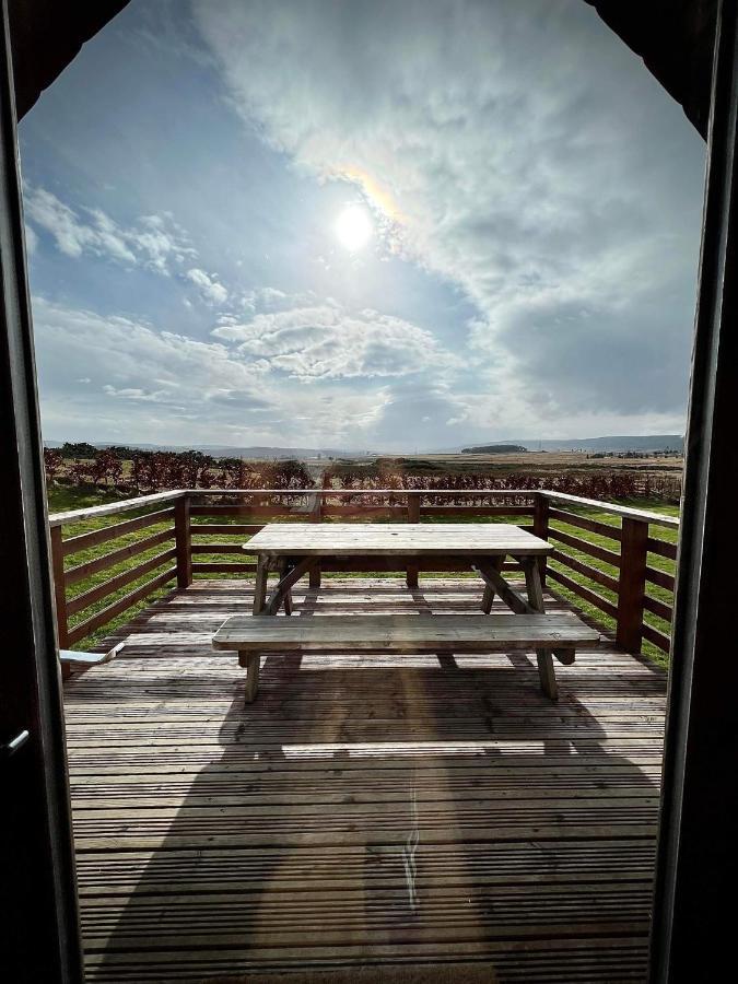 Loch Shin Glamping Pods Villa Лейрг Екстериор снимка