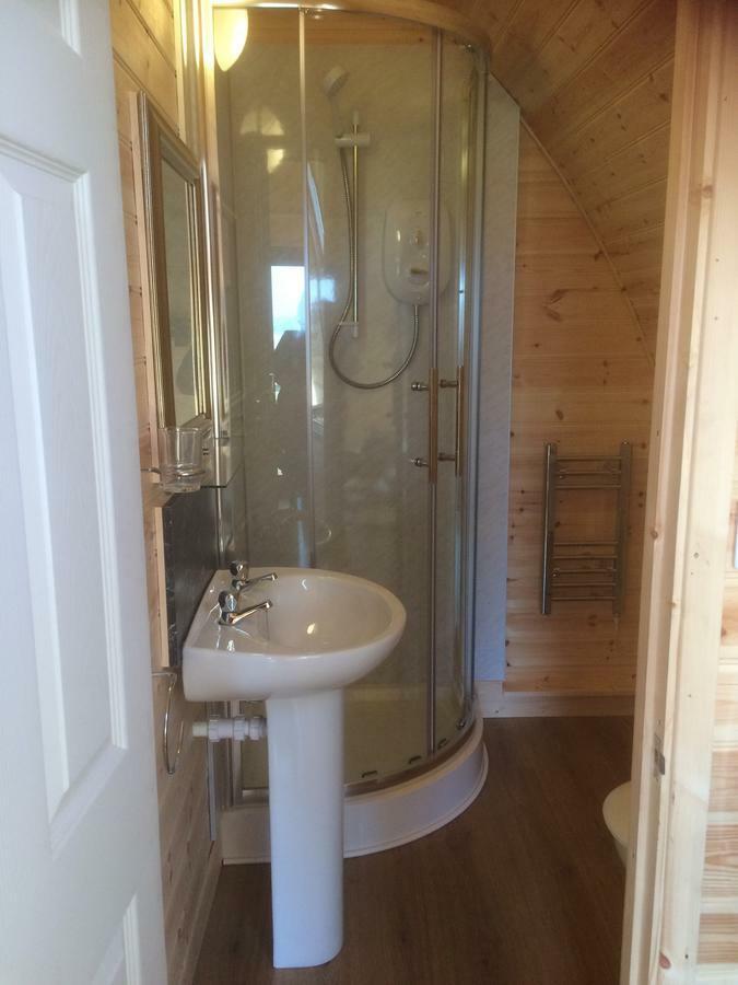 Loch Shin Glamping Pods Villa Лейрг Екстериор снимка